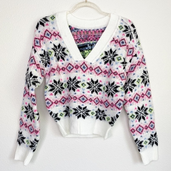 VS PINK Reversible Snowflake Fair Isle V-Neck Sweater - Picture 2 of 7
